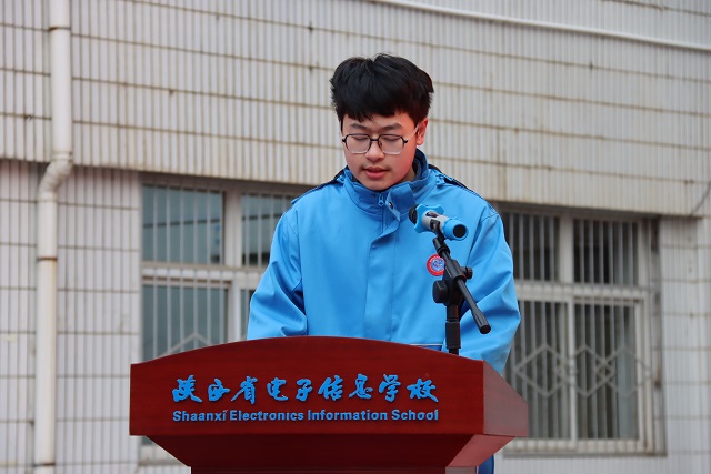 學(xué)生代表付浩軒發(fā)表國(guó)旗下的演講.jpg