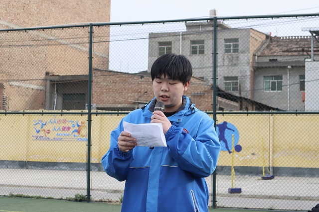 學(xué)生代表發(fā)言 - 副本.jpg