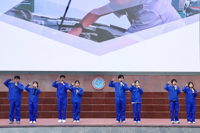 朗誦《匠心筑夢 青春啟航》.jpg