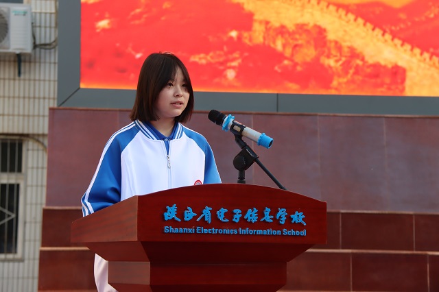 1756711229941745.jpg 數媒25651班張子怡代表新生發言.jpg