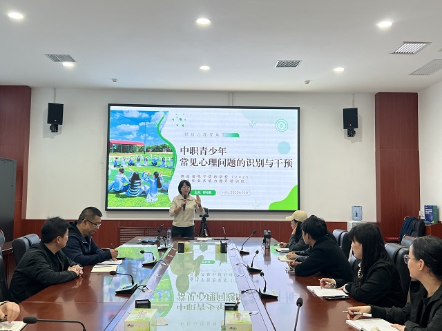 圖為講座現(xiàn)場 - 副本.jpg